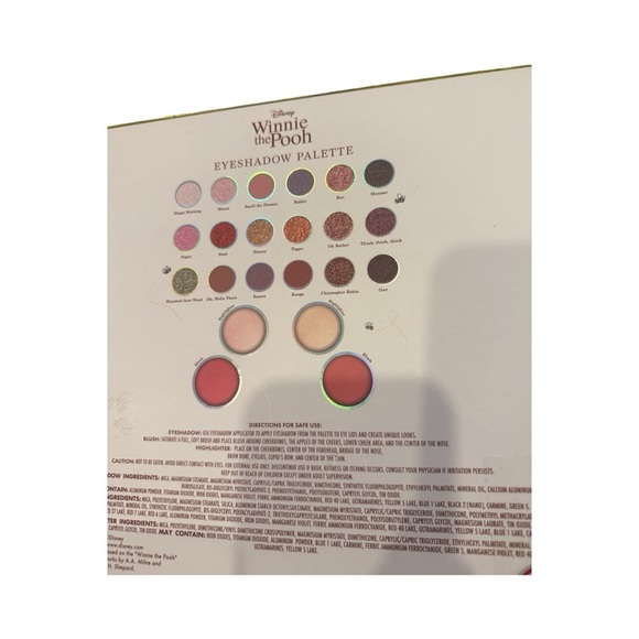 NEVER OPENED Disney Winnie the Pooh Eyeshadow and Face Palette with Gold Accents - Picture 3 of 6